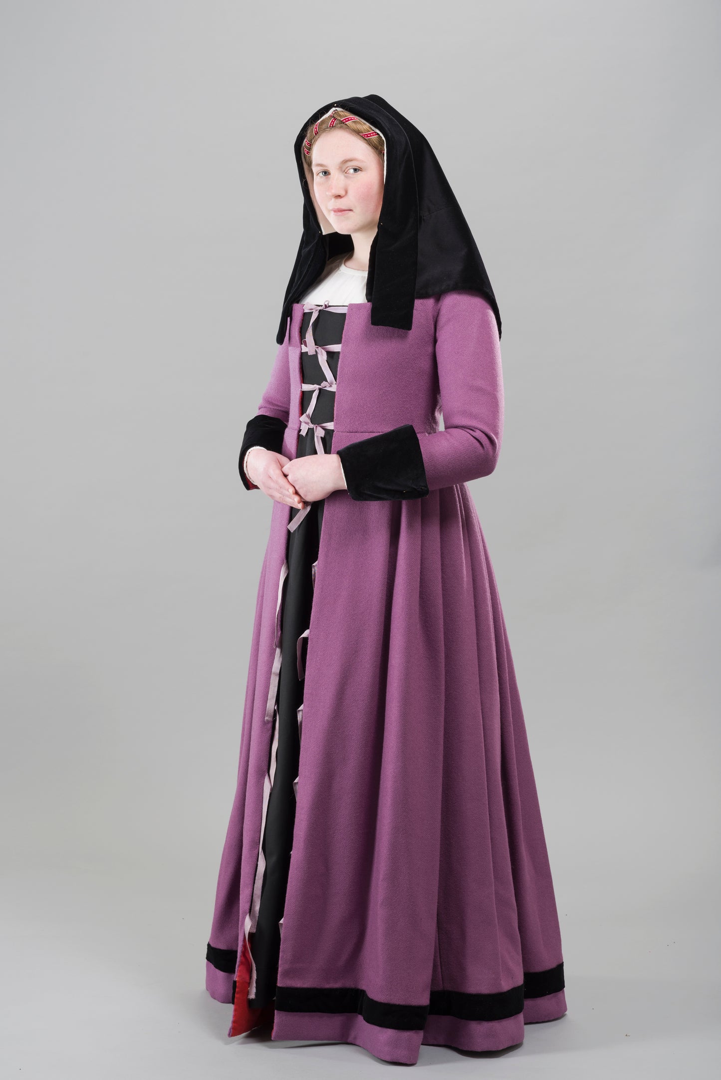 Pattern for Tudor woman's round gown with variations