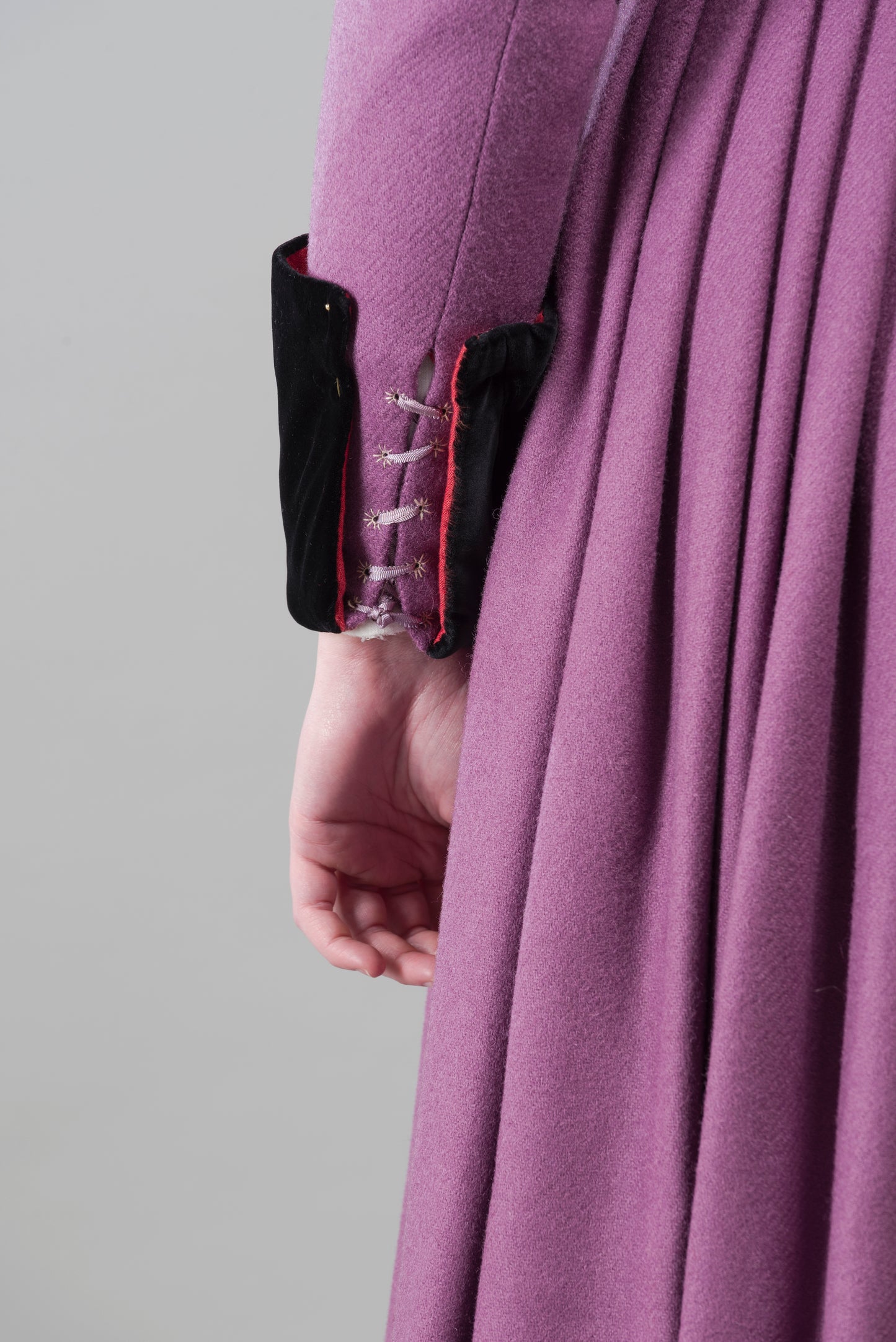 Pattern for Tudor woman's round gown with variations