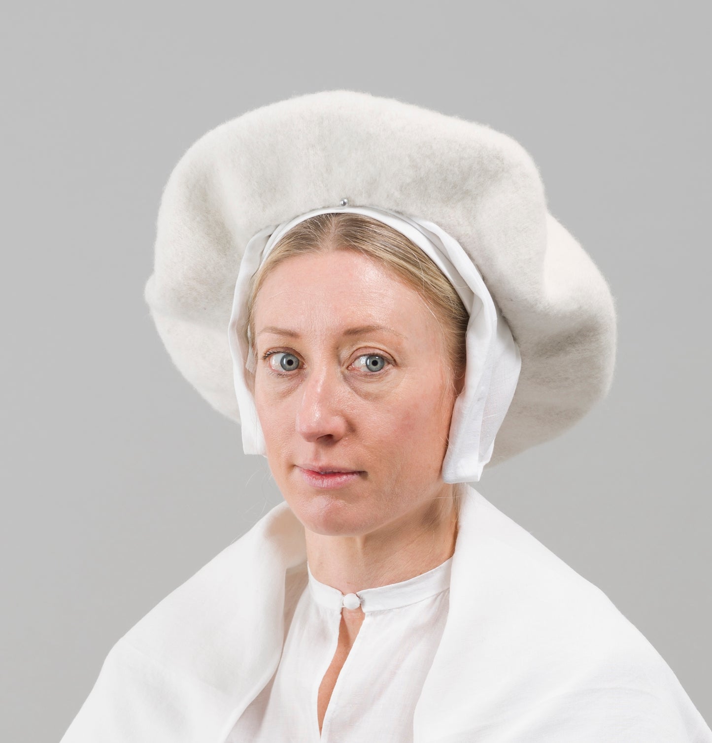 Pattern for Tudor woman’s head linen