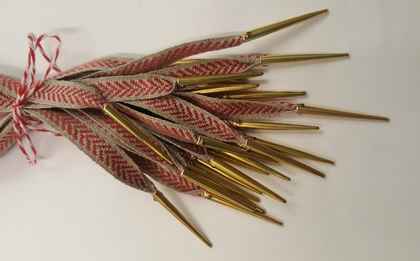 Linen ribbon points with brass aiglets for doublets and hose for reenactment or fancy dress - various colours
