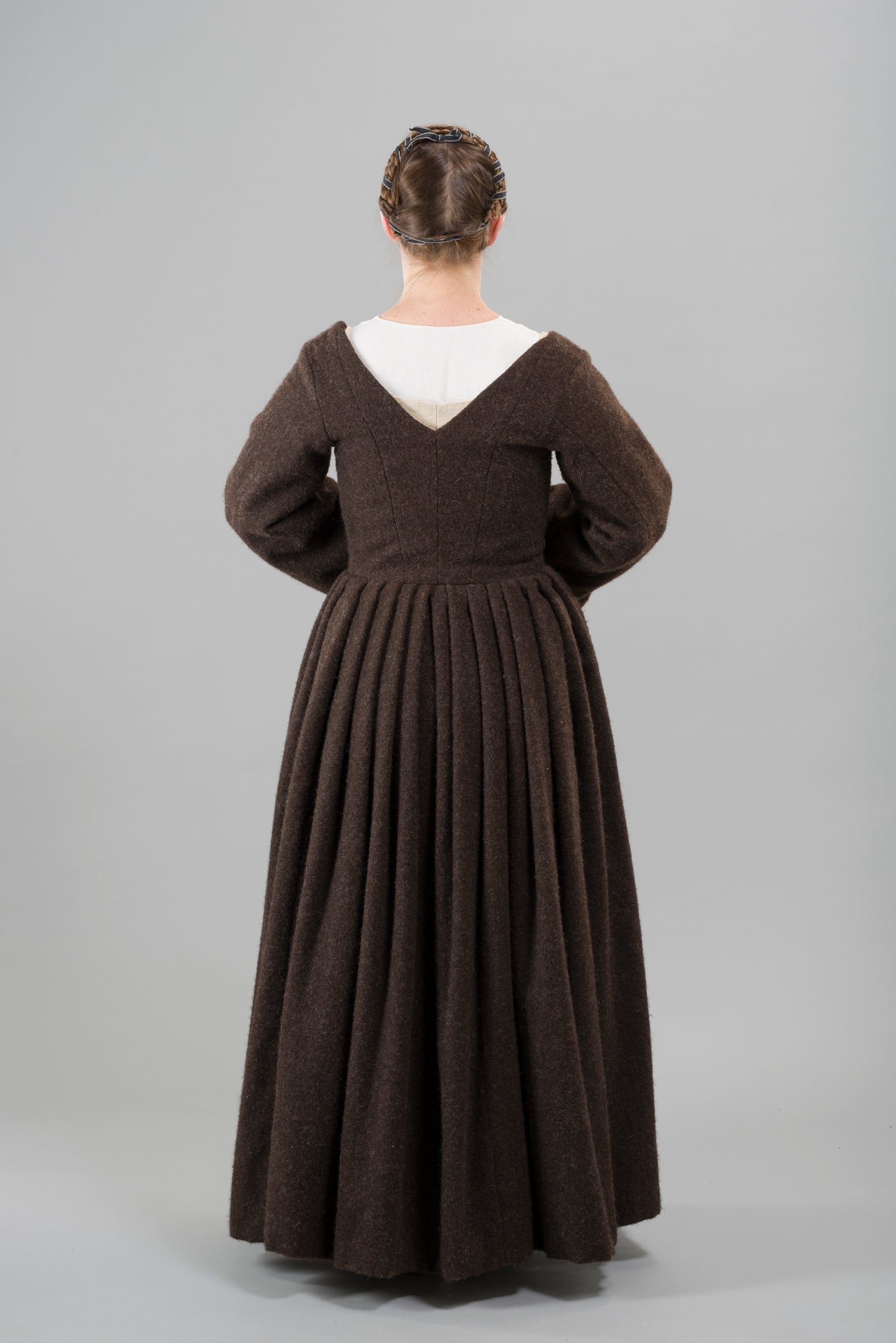 Pattern for Tudor woman's round gown with variations