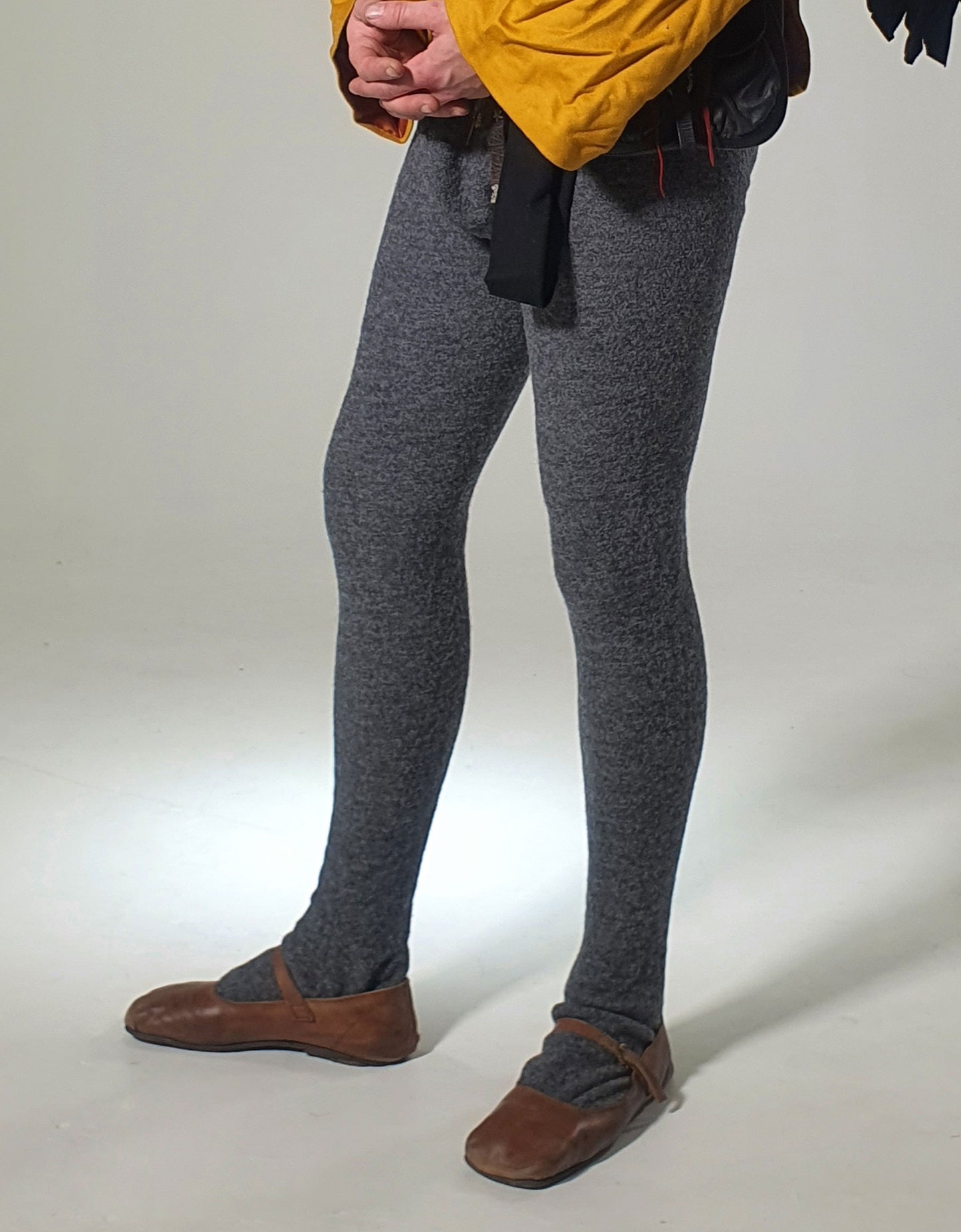 Pattern for Tudor man's plain bias-cut footed hose