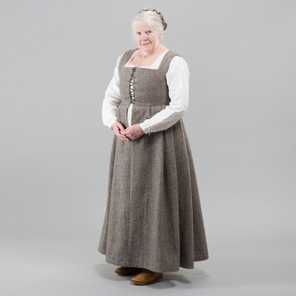 Pattern for Tudor woman's kirtle & petticoat with variations