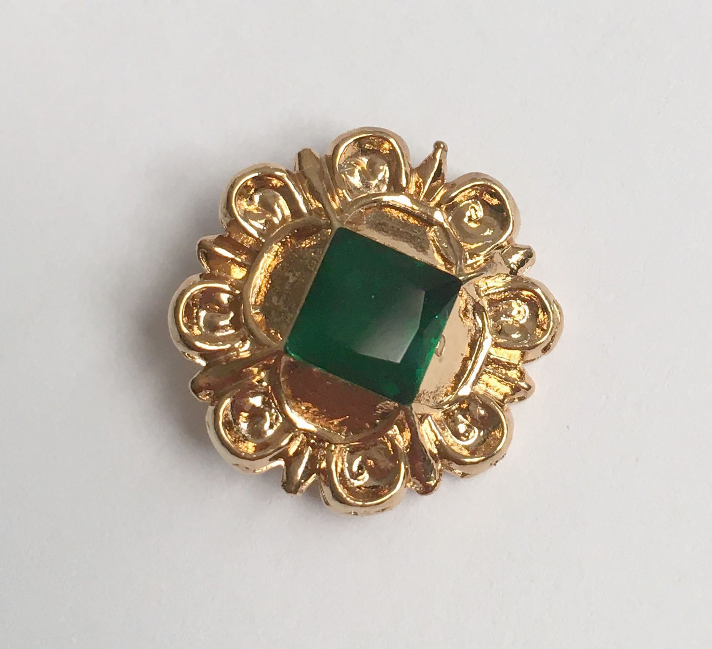 Replica Tudor style gold-plated jewels (ouches) for Renaissance or Elizabethan reenactment, available in two sizes