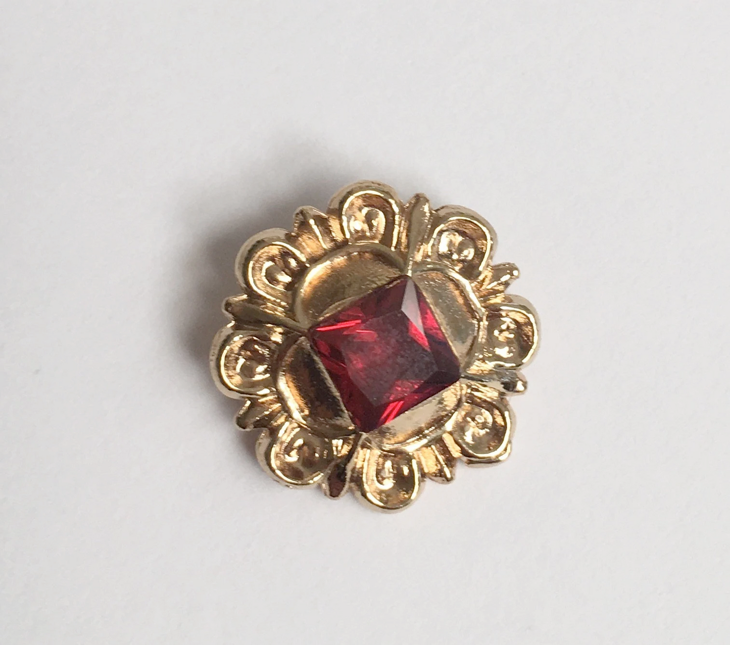 Replica Tudor style gold-plated jewels (ouches) for Renaissance or Elizabethan reenactment, available in two sizes