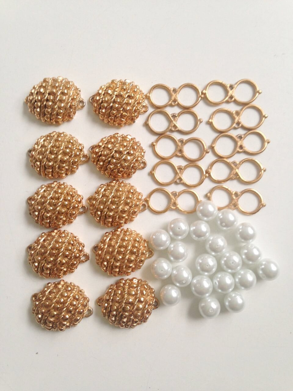 Replica Tudor gold-plated jewels based on Anne Boleyn’s portrait MADE TO ORDER – set of ten, featuring glass pearls