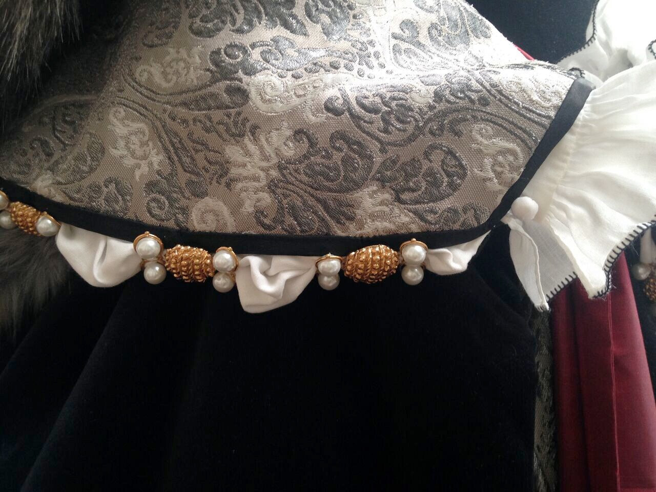 Replica Tudor gold-plated jewels based on Anne Boleyn’s portrait MADE TO ORDER – set of ten, featuring glass pearls