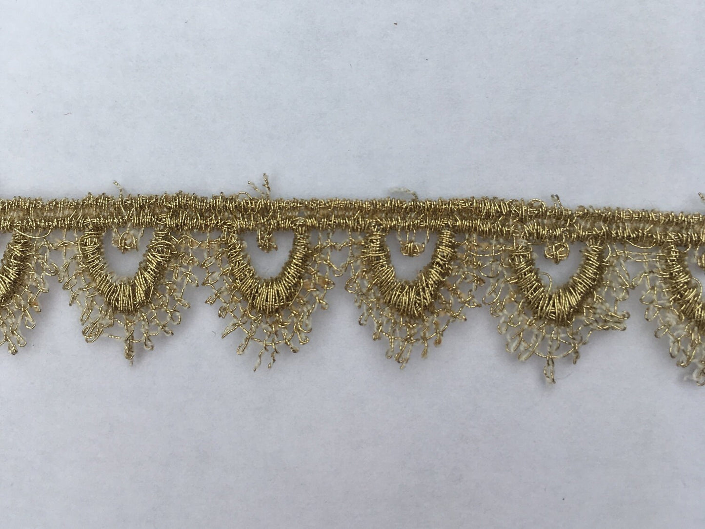 Tudor style antique gold small pointed scallop lace for Renaissance or Elizabethan reenactment, 5/8" (15mm) - sold by the half yard