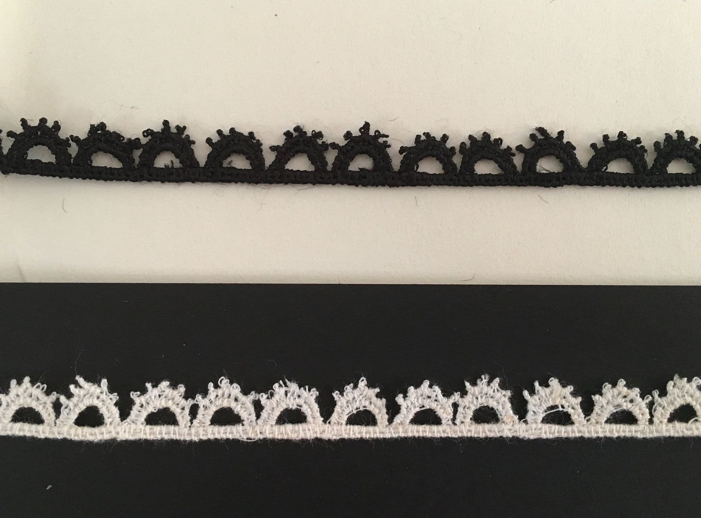 Tudor style edging scallop lace for Renaissance or Elizabethan reenactment, 3/8" (10mm) - sold by the half yard