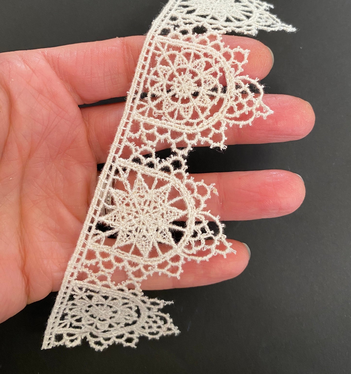 Tudor style Schole-House lace for Renaissance or Elizabethan reenactment, 1 3/4" (45mm) - sold by the half yard