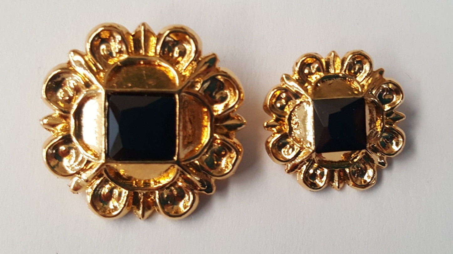 Replica Tudor style gold-plated jewels (ouches) for Renaissance or Elizabethan reenactment, available in two sizes