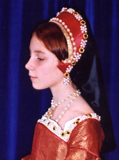 Pattern for Tudor woman's French hood with variations