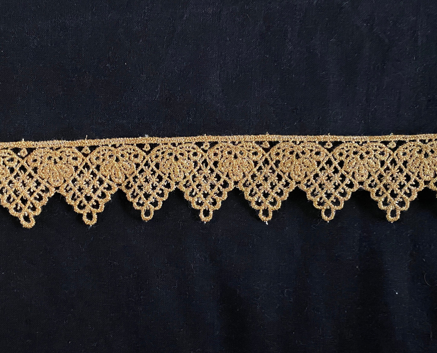 Tudor style bright gold deep point lace for Renaissance or Elizabethan reenactment, 1 1/2" (38mm) - sold by the half yard