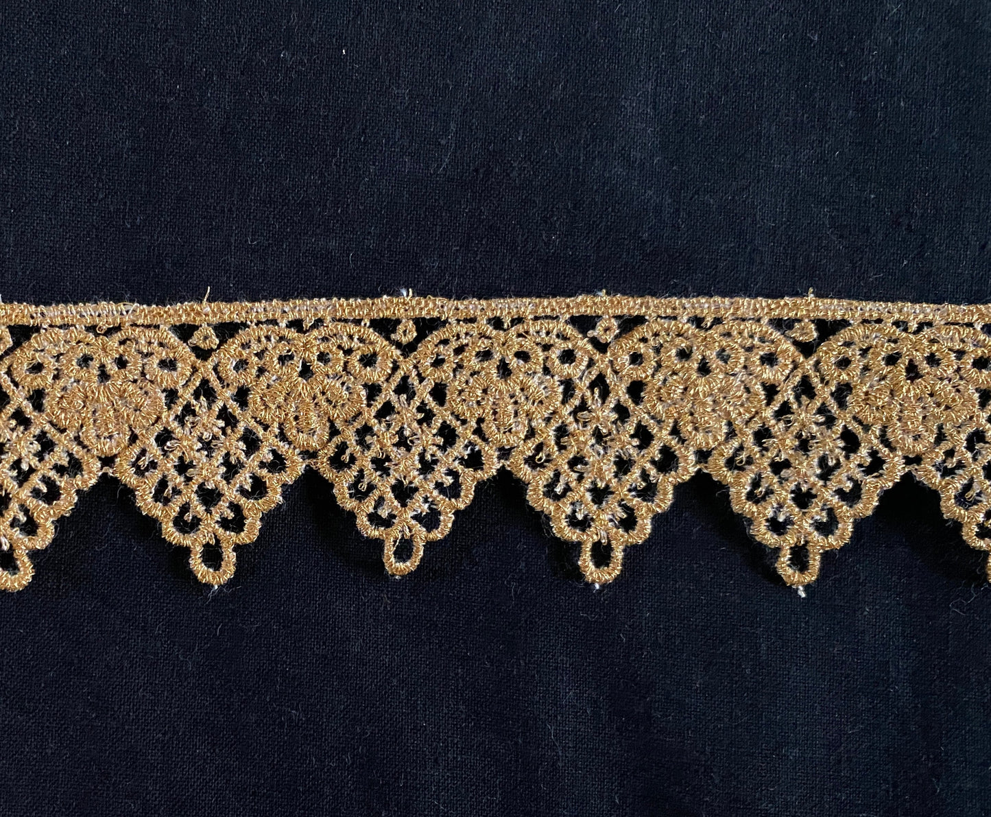 Tudor style bright gold deep point lace for Renaissance or Elizabethan reenactment, 1 1/2" (38mm) - sold by the half yard
