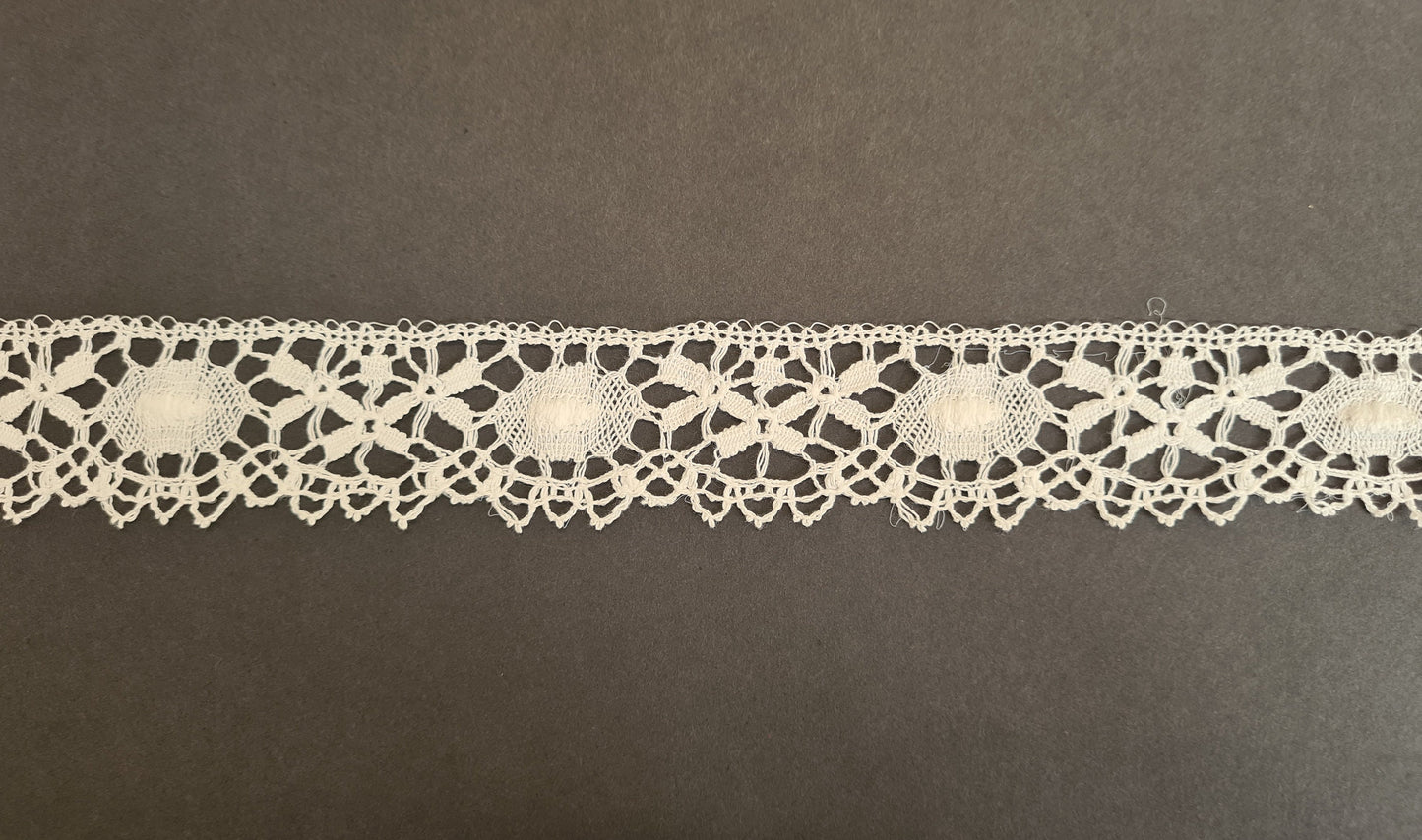 Tudor style Wollaton Nottingham lace for Renaissance or Elizabethan reenactment, 1 5/8" (43mm), made in the UK - sold by the half yard