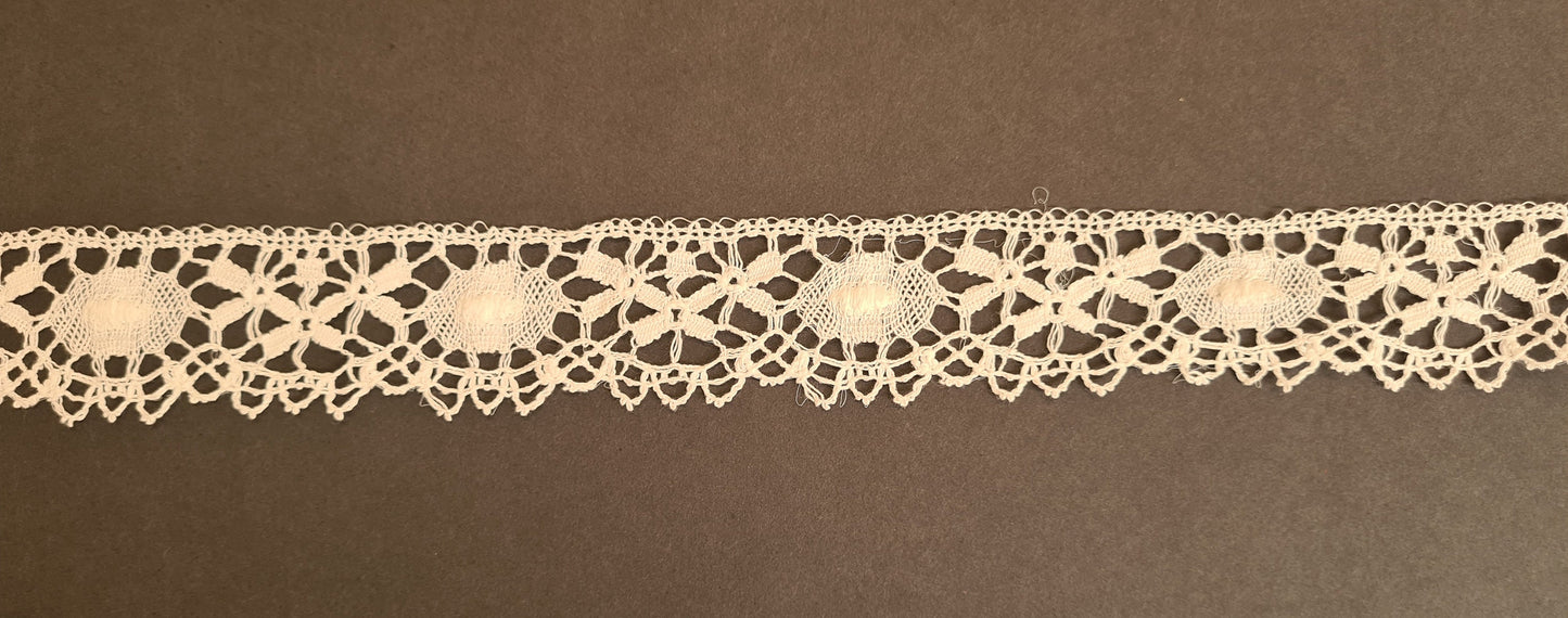 Tudor style Wollaton Nottingham lace for Renaissance or Elizabethan reenactment, 1 5/8" (43mm), made in the UK - sold by the half yard