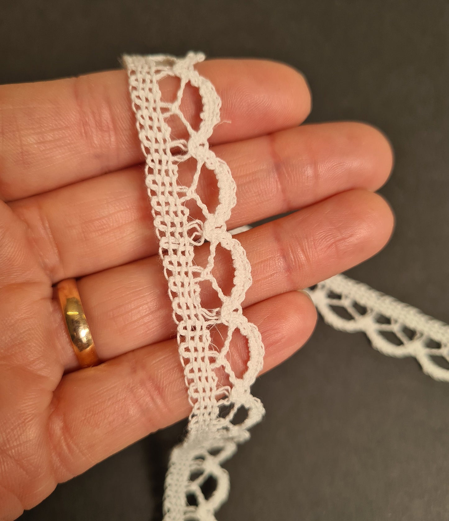 Tudor style Hardwick Nottingham lace for Renaissance or Elizabethan reenactment, 3/4" (20mm), made in the UK - sold by the half yard