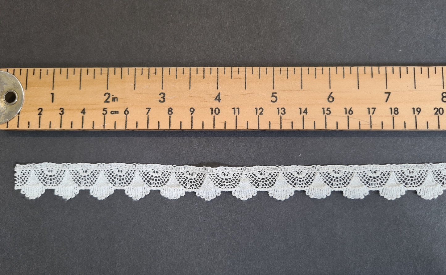 Tudor style Haddon Nottingham lace for Renaissance or Elizabethan reenactment, 5/8" (17mm) wide, made in the UK - sold by the half yard