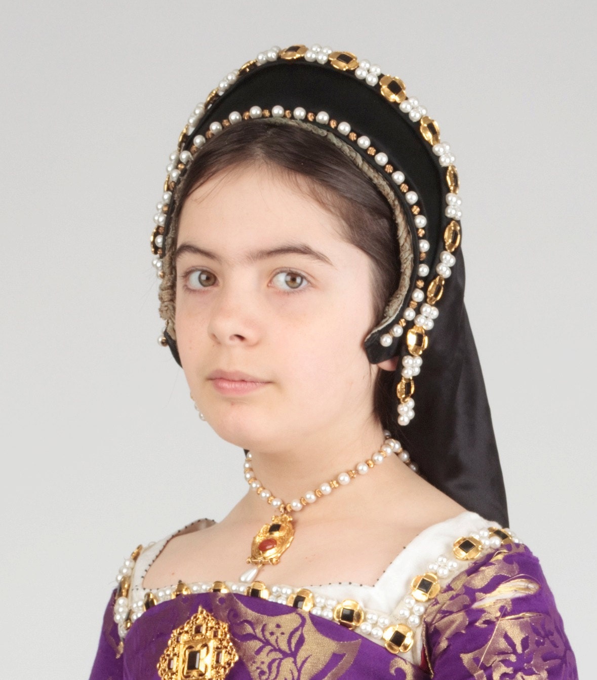 Pattern for Tudor woman's French hood with variations