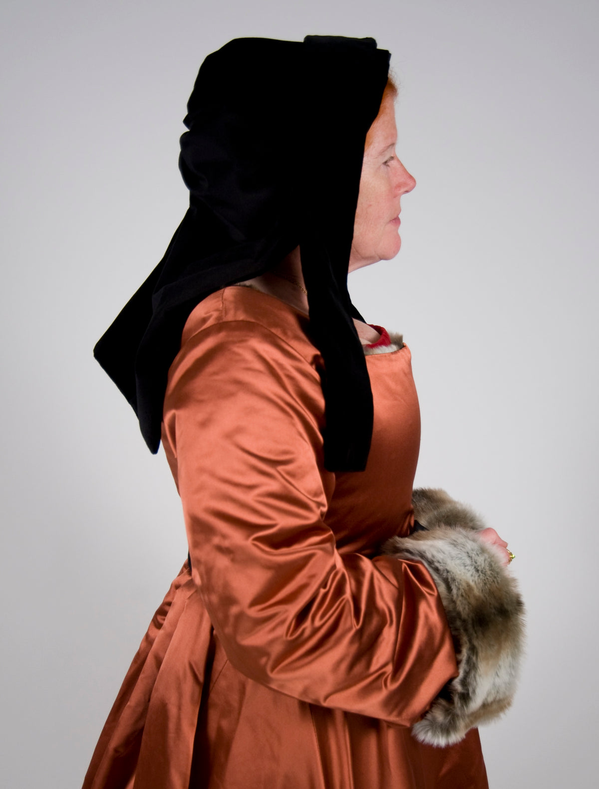 Finished Garment - Early Tudor woman's round velvet bonnet & silk veil