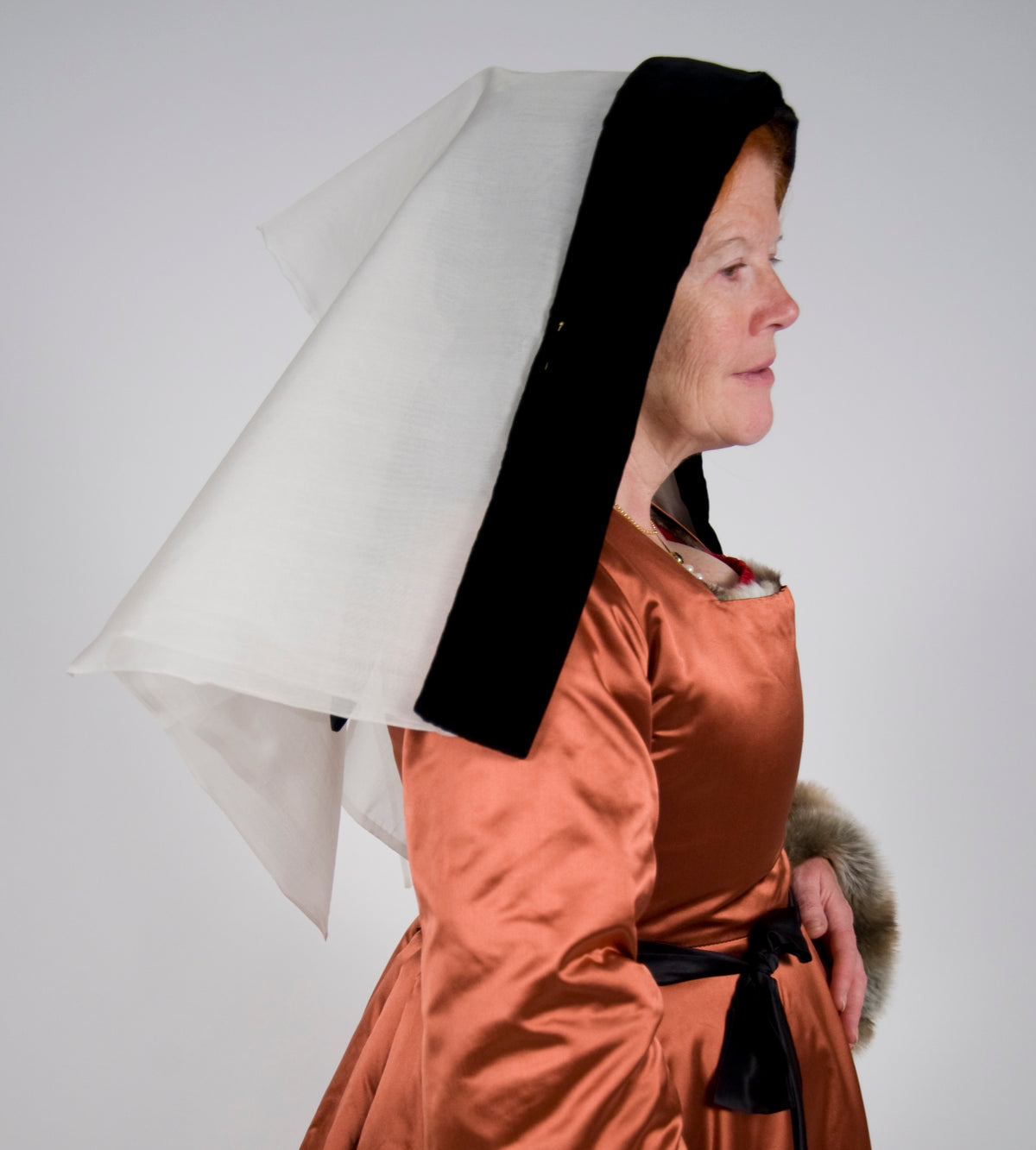 Finished Garment - Early Tudor woman's round velvet bonnet & silk veil