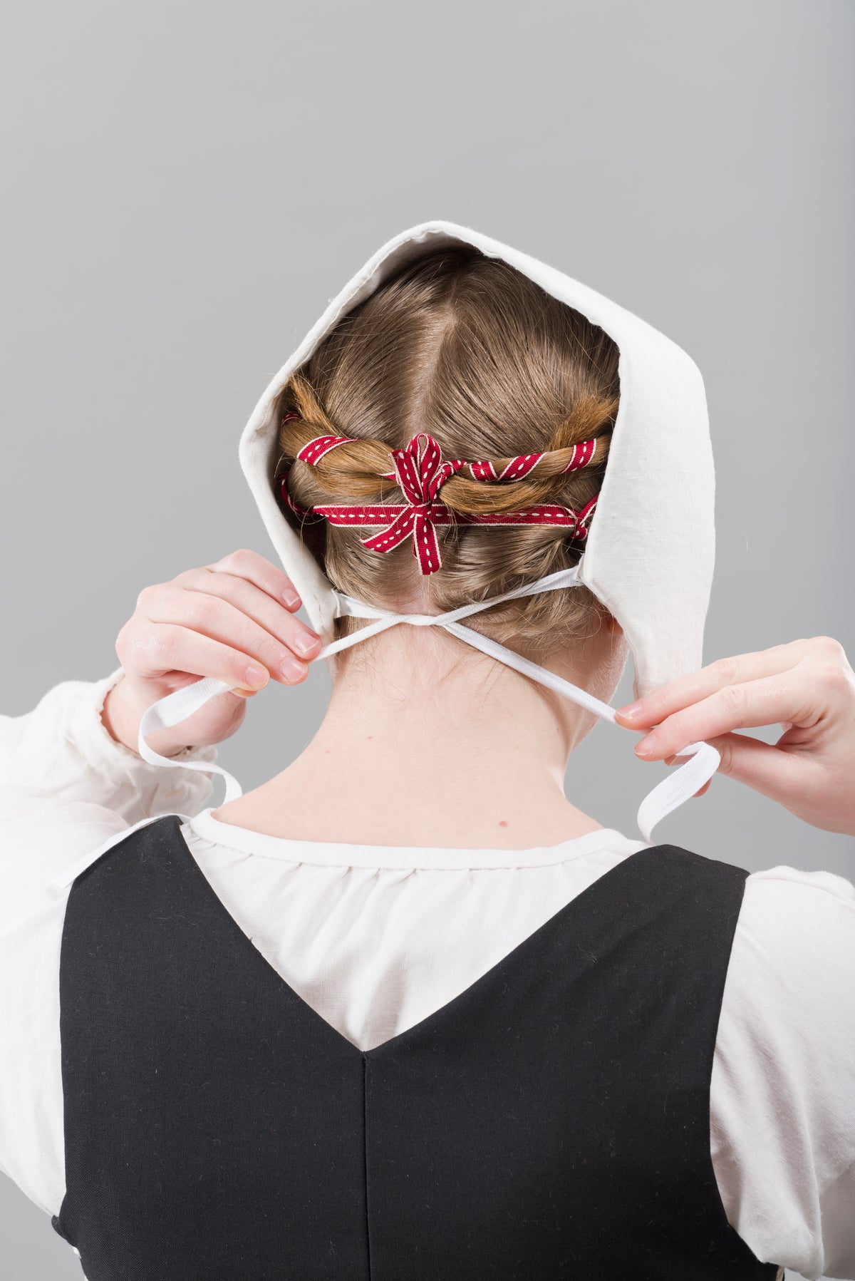 Finished Garment - Early Tudor woman's bonnet, paste and frontlet