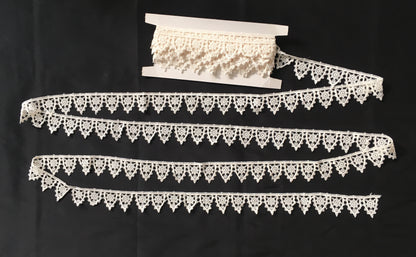 Enough for a ruff - Tudor style pointed scallop lace for Elizabethan or Renaissance reenactment, 1 1/4" (32mm)