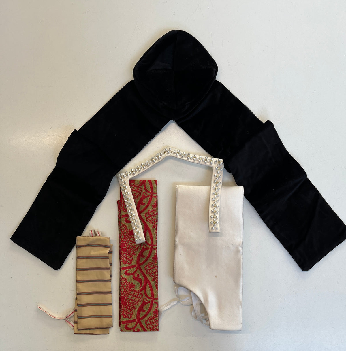 Finished Garments - Tudor woman's bonnet, paste and frontlet EX DISPLAY