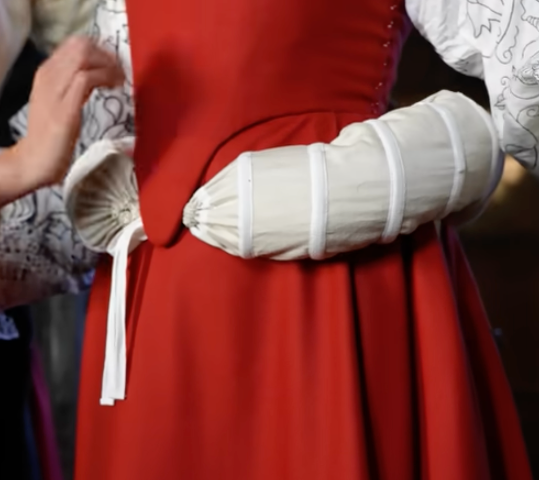 Pattern for Elizabethan lady's French farthingale & rolls, nowadays called a drum or wheel farthingale