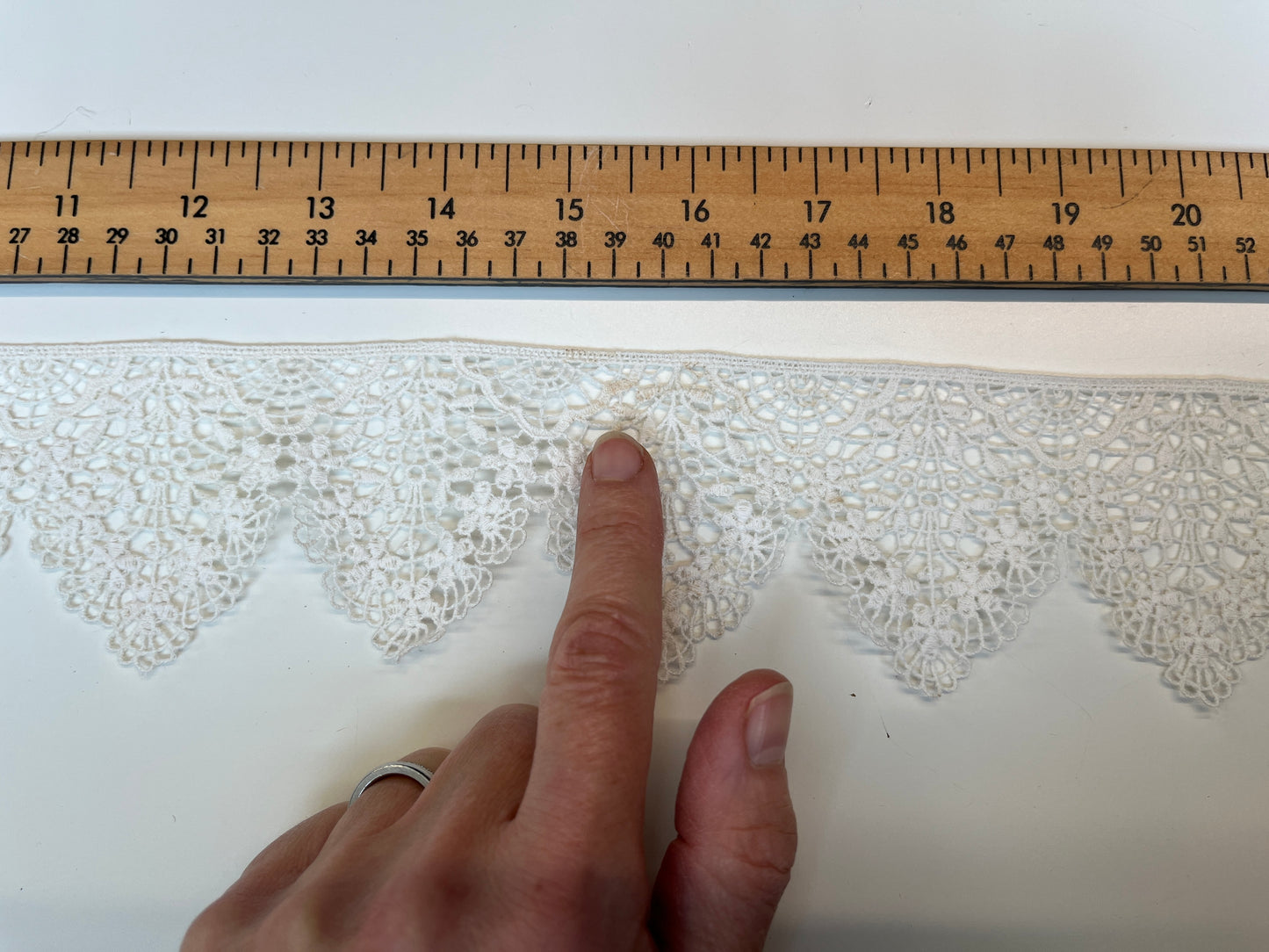 2 yards of Georgian or Victorian style sprig lace for costumes and reenactment, 2 3/4" (70mm)