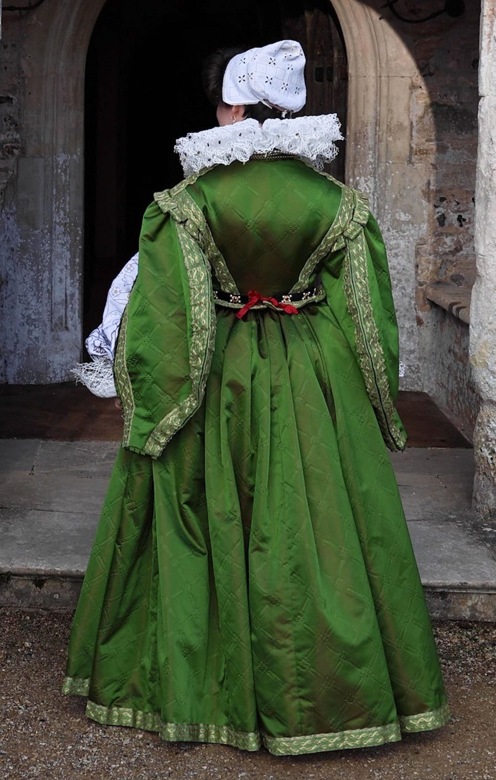 Pattern for Elizabethan Lady's high-bodied gown with hanging Spanish sleeves