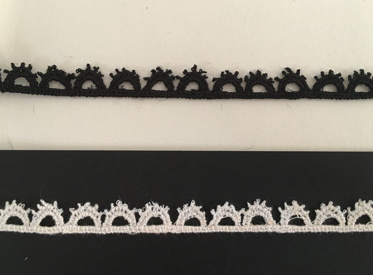 Tudor style edging scallop lace for Renaissance or Elizabethan reenactment, 3/8" (10mm) - sold by the half yard