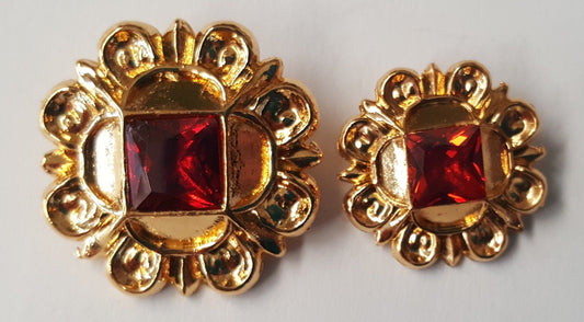 Replica Tudor style gold-plated jewels (ouches) for Renaissance or Elizabethan reenactment, available in two sizes