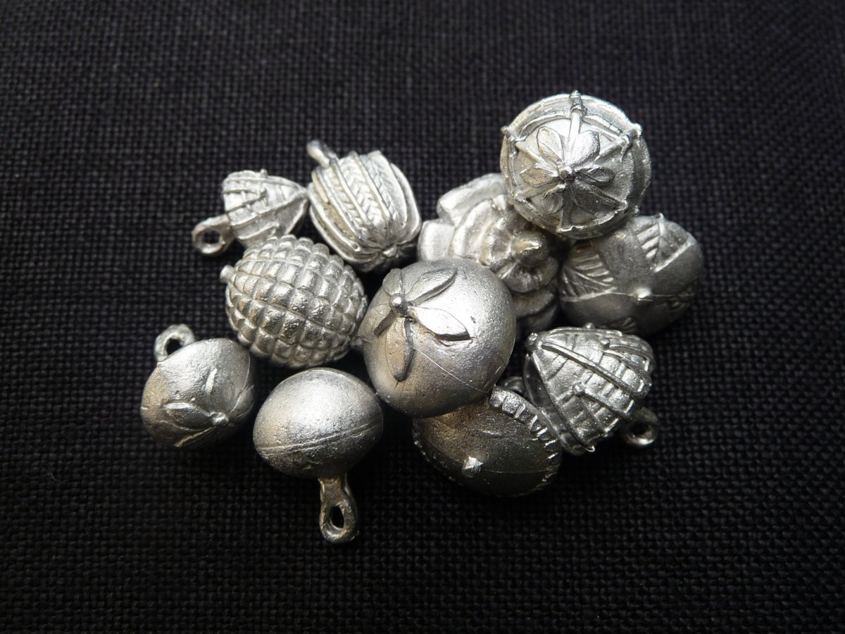 Ren Button Set of 12 replica Tudor pewter herzog buttons for Renaissance or Eliza ...