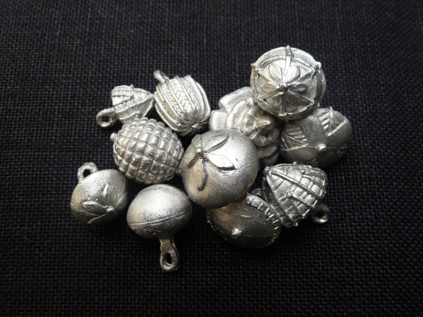 Set of 12 replica Tudor pewter piecrust buttons for Renaissance or Elizabethan reenactment, 9/16" (14mm)