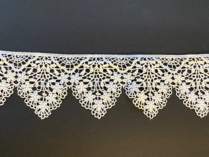 Georgian or Victorian style sprig lace for costumes and reenactment, 2 3/4" (70mm) - sold by the half yard