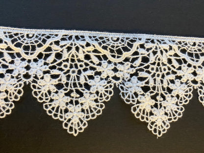 Georgian or Victorian style sprig lace for costumes and reenactment, 2 3/4" (70mm) - sold by the half yard