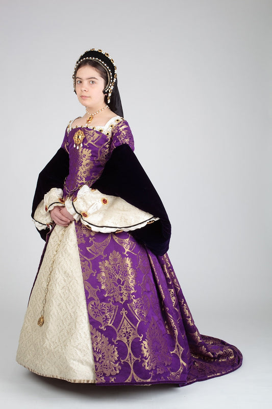 Pattern for Henrician girl's petticoat, kirtle & gown