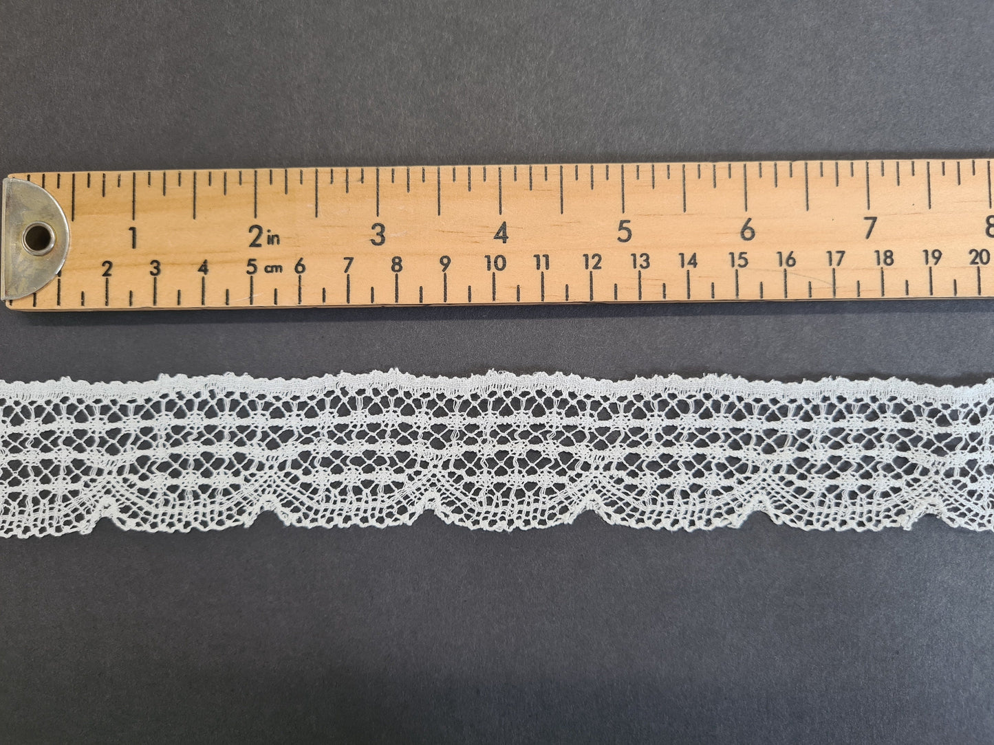 Tudor style Newstead Nottingham lace for Renaissance or Elizabethan reenactment, 1 1/8" (27mm), made in the UK - sold by the half yard